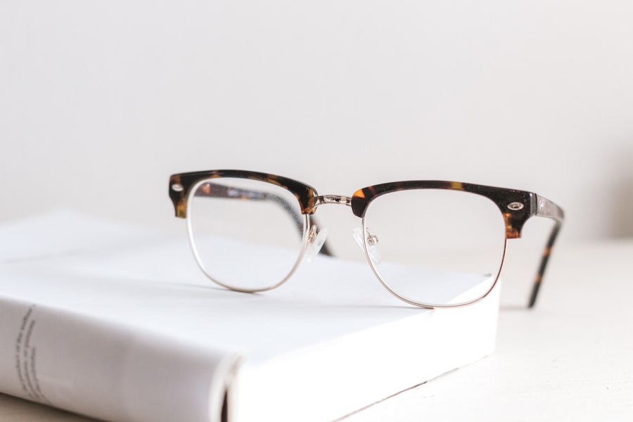 Lightweight minimal eyewear